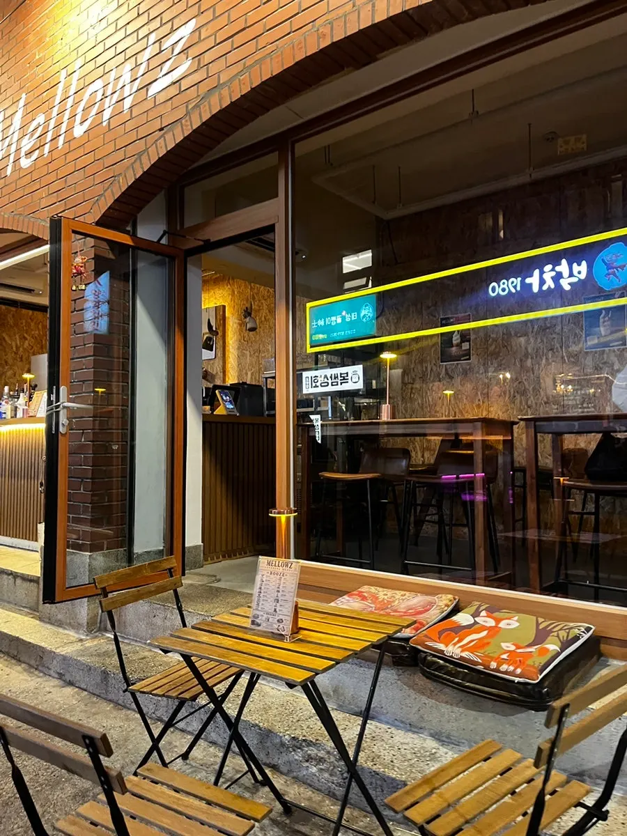 Mellowsの屋外座席の様子