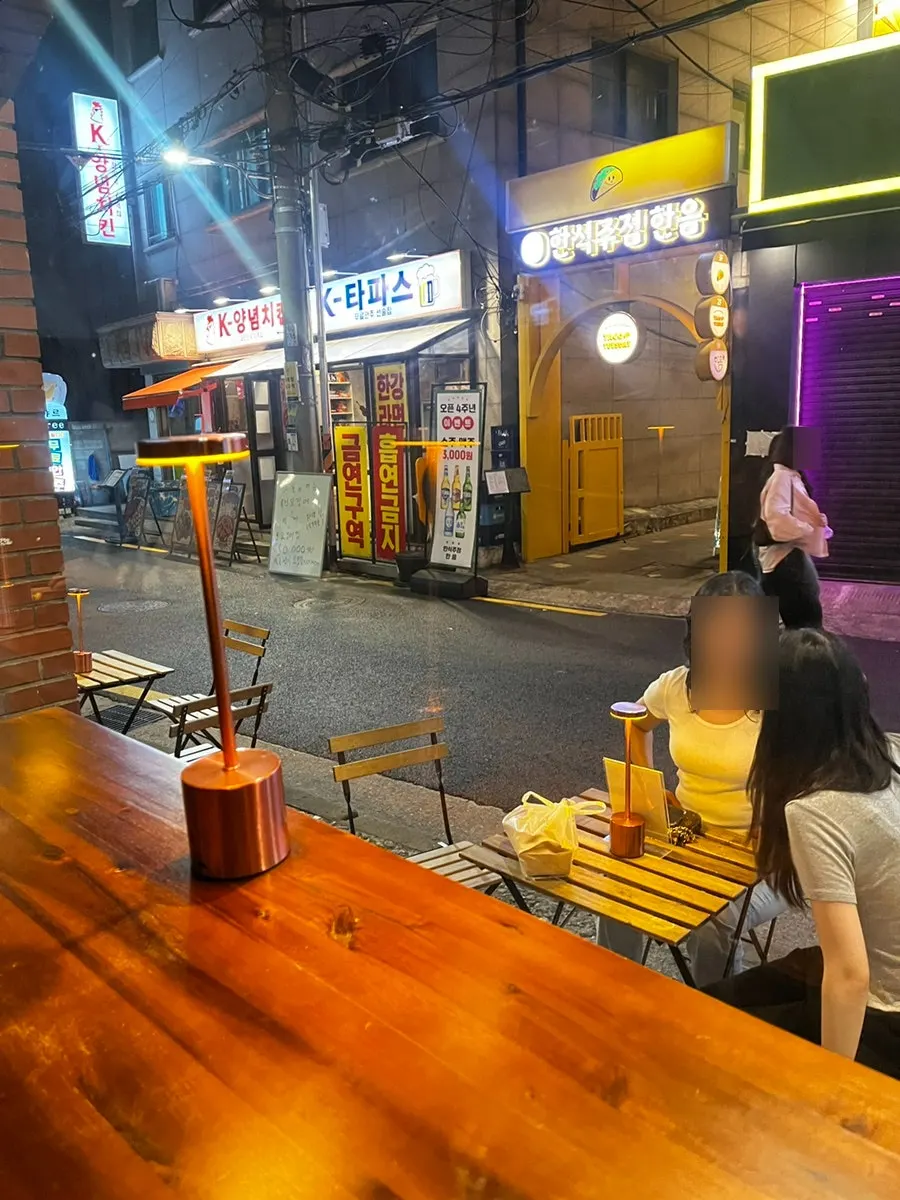 Mellows店内の全景