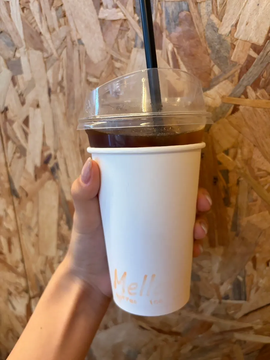 A cup of Mellows iced americano