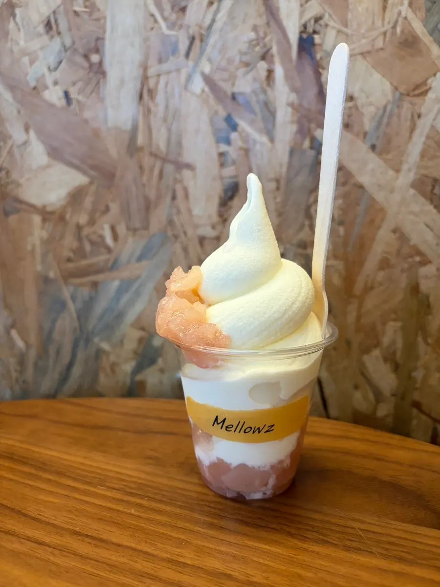 Both strawberry and peach soft serve together