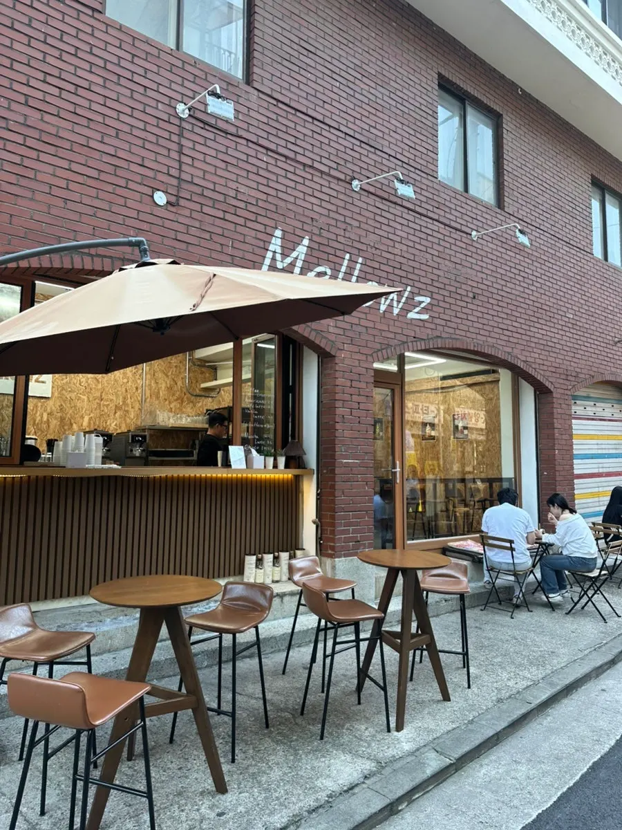 Outdoor table seating at Mellows café