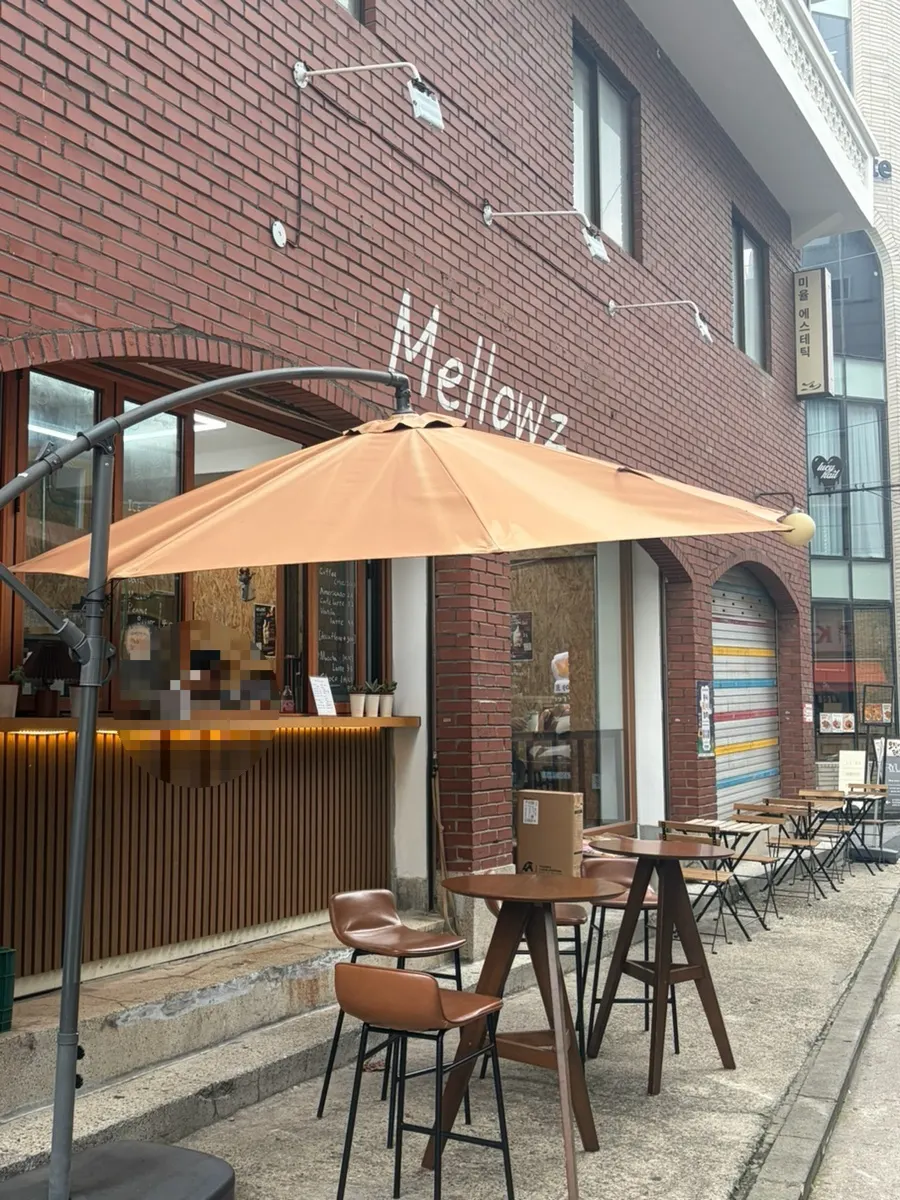 Exterior of Mellows, an ice cream café in Seongsu