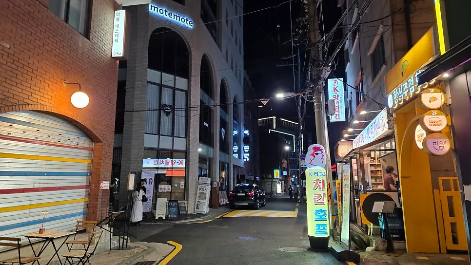 Exterior of Mellows in a Seongsu back alley
