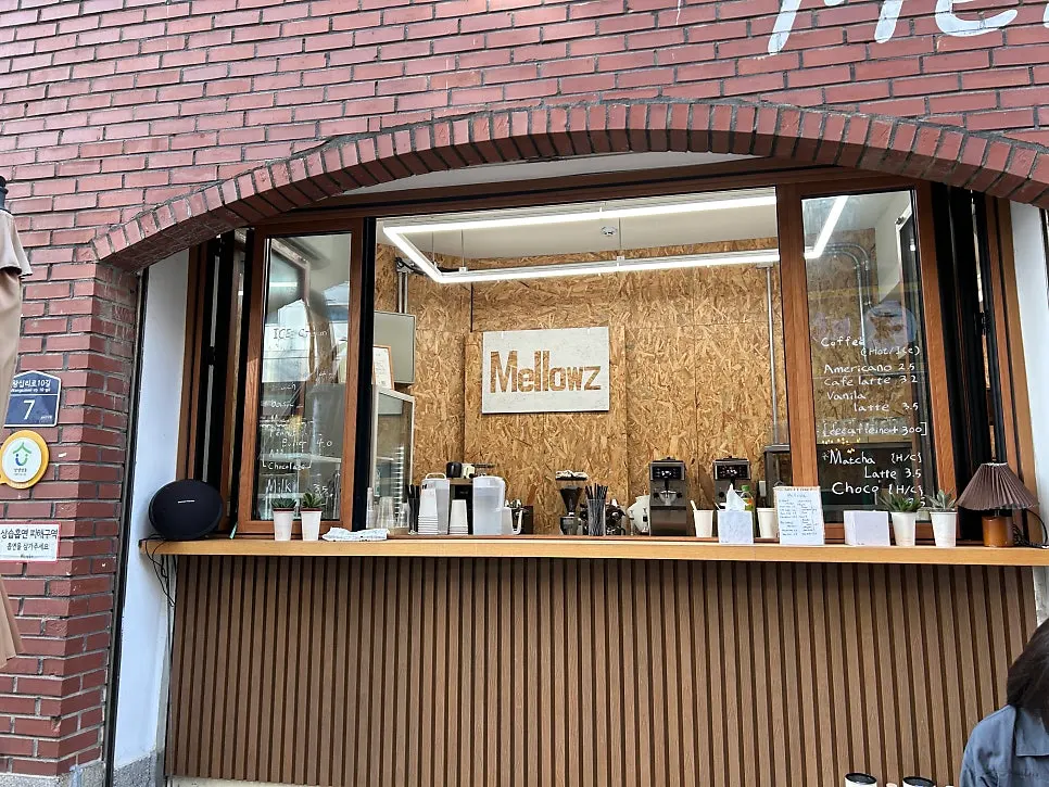 왕십리로10길 멜로우즈 매장 입구와 간판