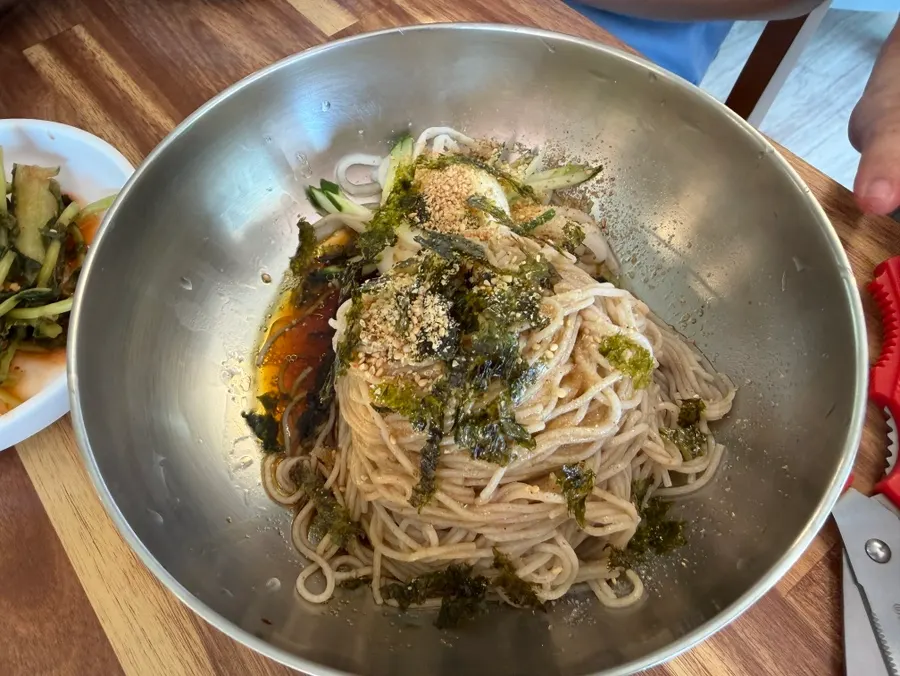 살얼음 육수의 물막국수 클로즈업