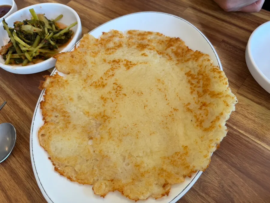 열무가 듬뿍 올라간 비빔막국수