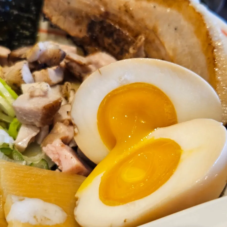 Picking up abura soba noodles