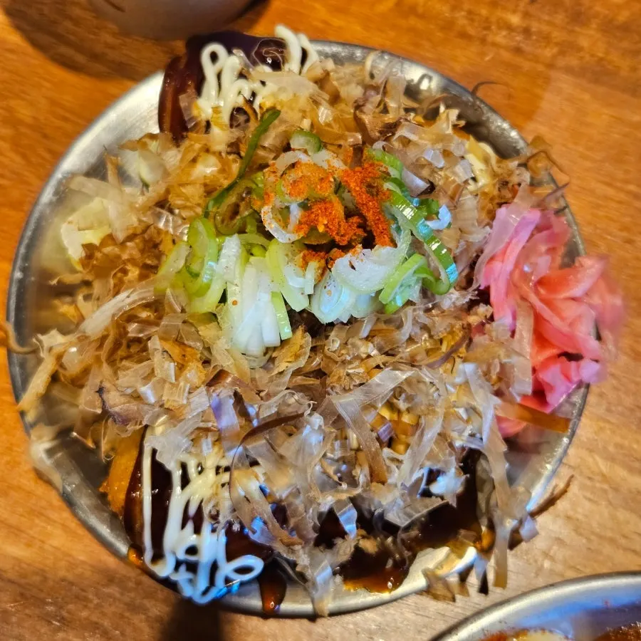 Takoyaki 5P covered in bonito flakes