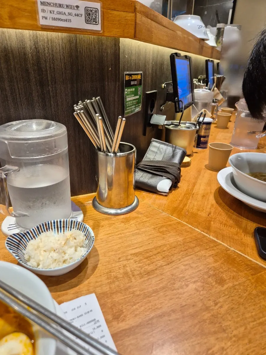Ramen and rice bowls set on the table