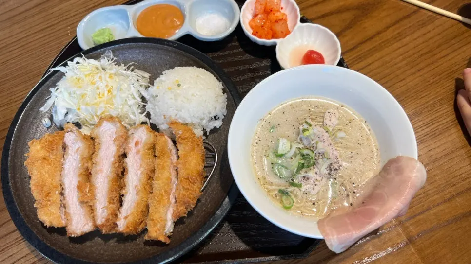 라멘과 돈카츠 맛있게 먹는 법 안내문