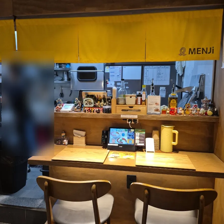 일본 식당 감성의 매장 내부 소품