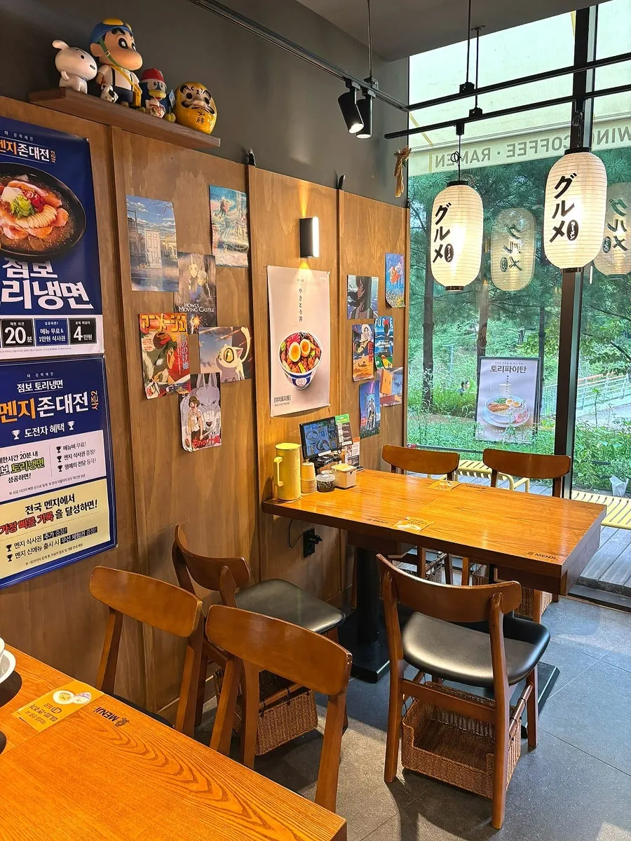 Price information for tantanmen and tonkatsu set at Menji