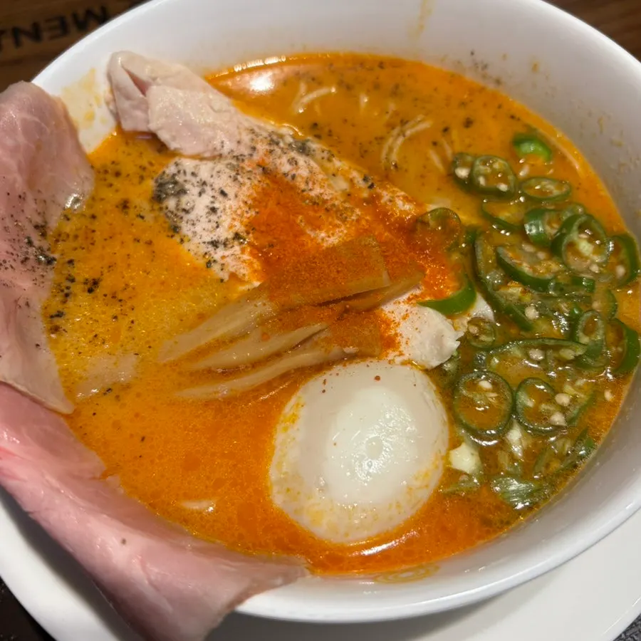 ラーメンとミニ豚ロースとんかつ定食の構成