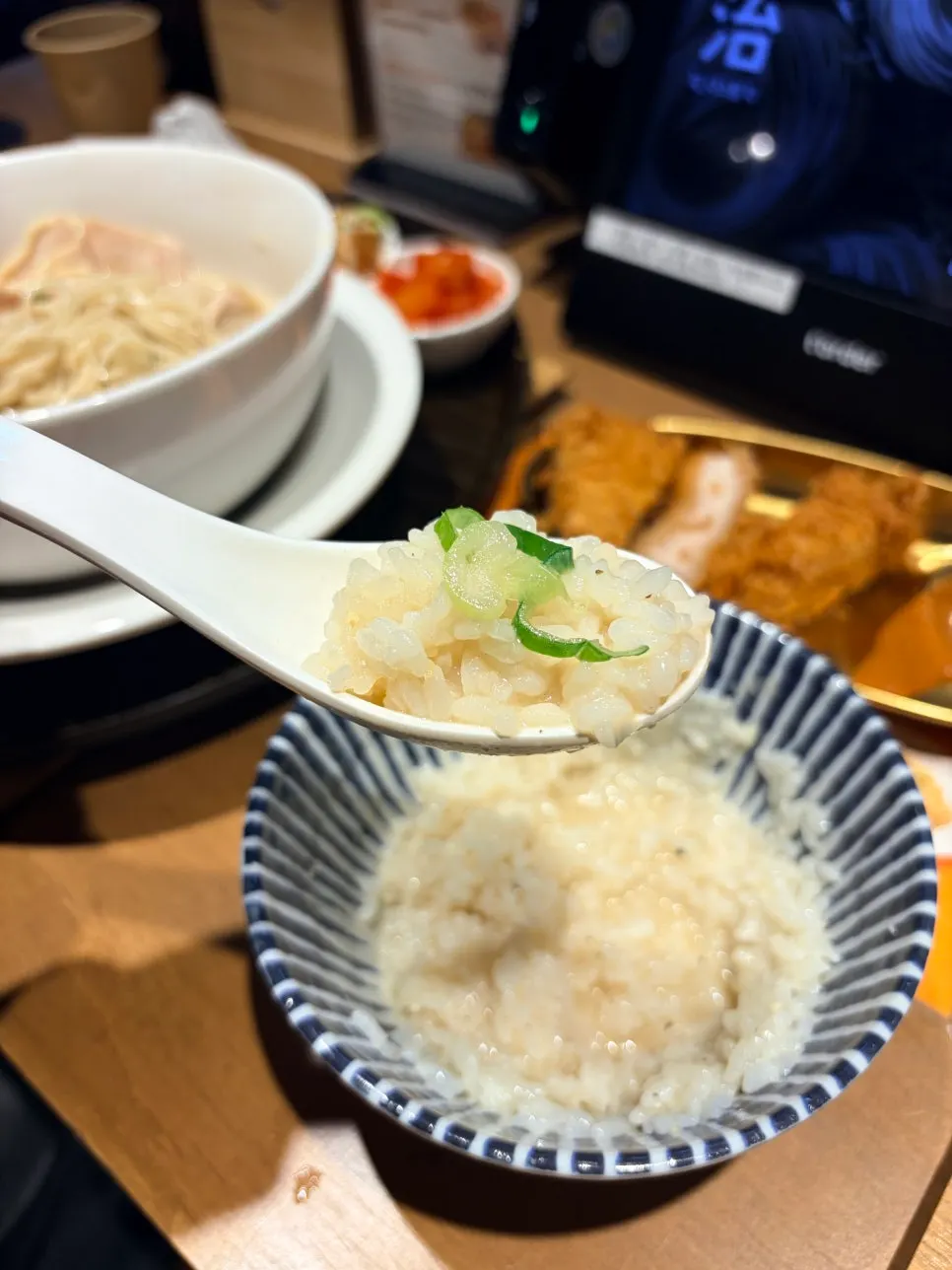 정식 세트로 선택한 미니 치즈밥