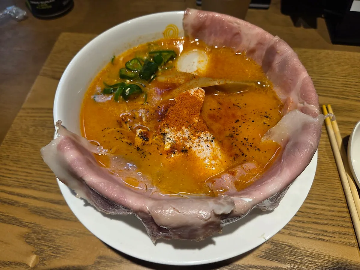 신토리파이탄 라멘과 돈카츠 정식 한 상