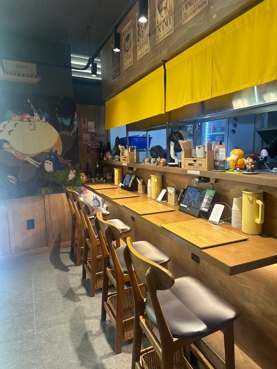 Table seating at Menji Hanam Misa Branch