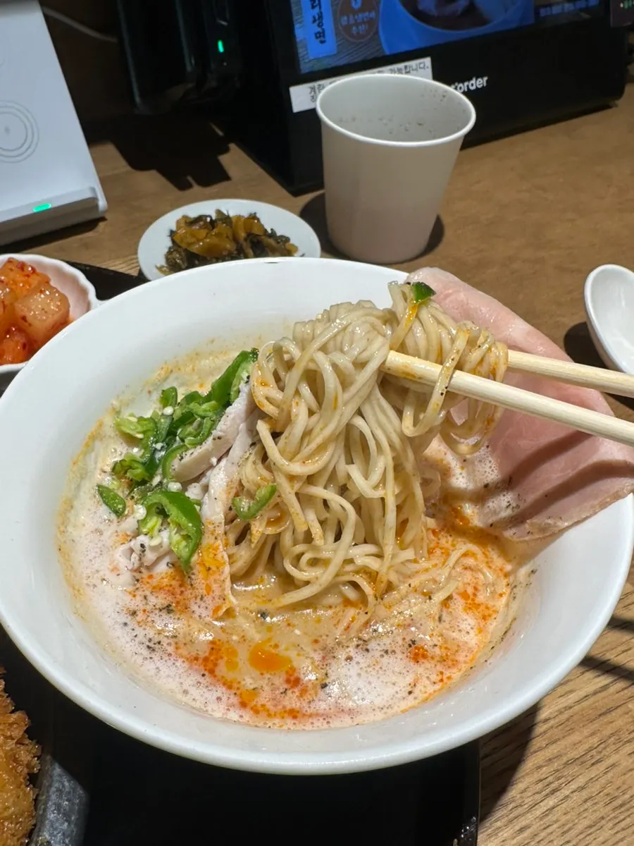 Nearly empty bowl of tori paitan ramen