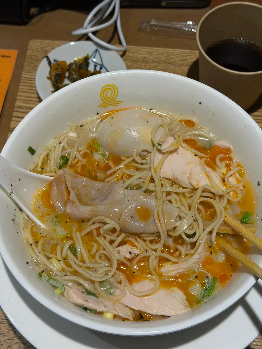 국물까지 비운 라멘 그릇