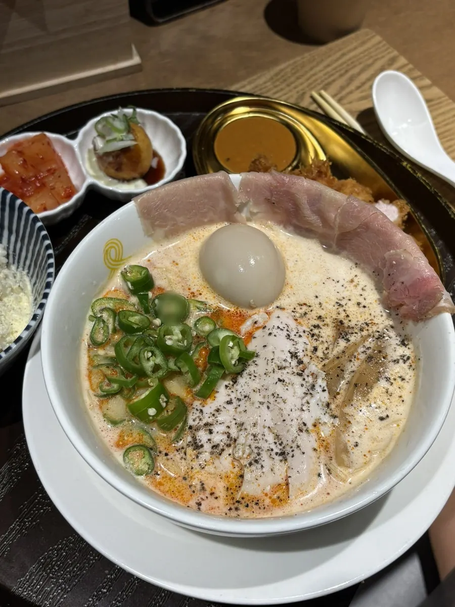 청양고추 토핑이 올라간 신 토리파이탄 라멘