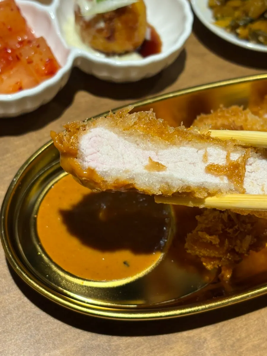 정식에 함께 나온 타코야끼 한 알