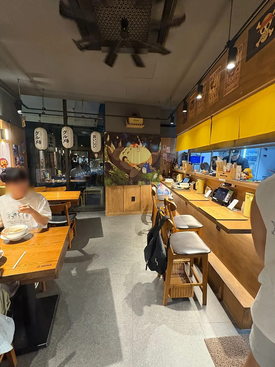 Interior with the atmosphere of a Japanese ramen shop