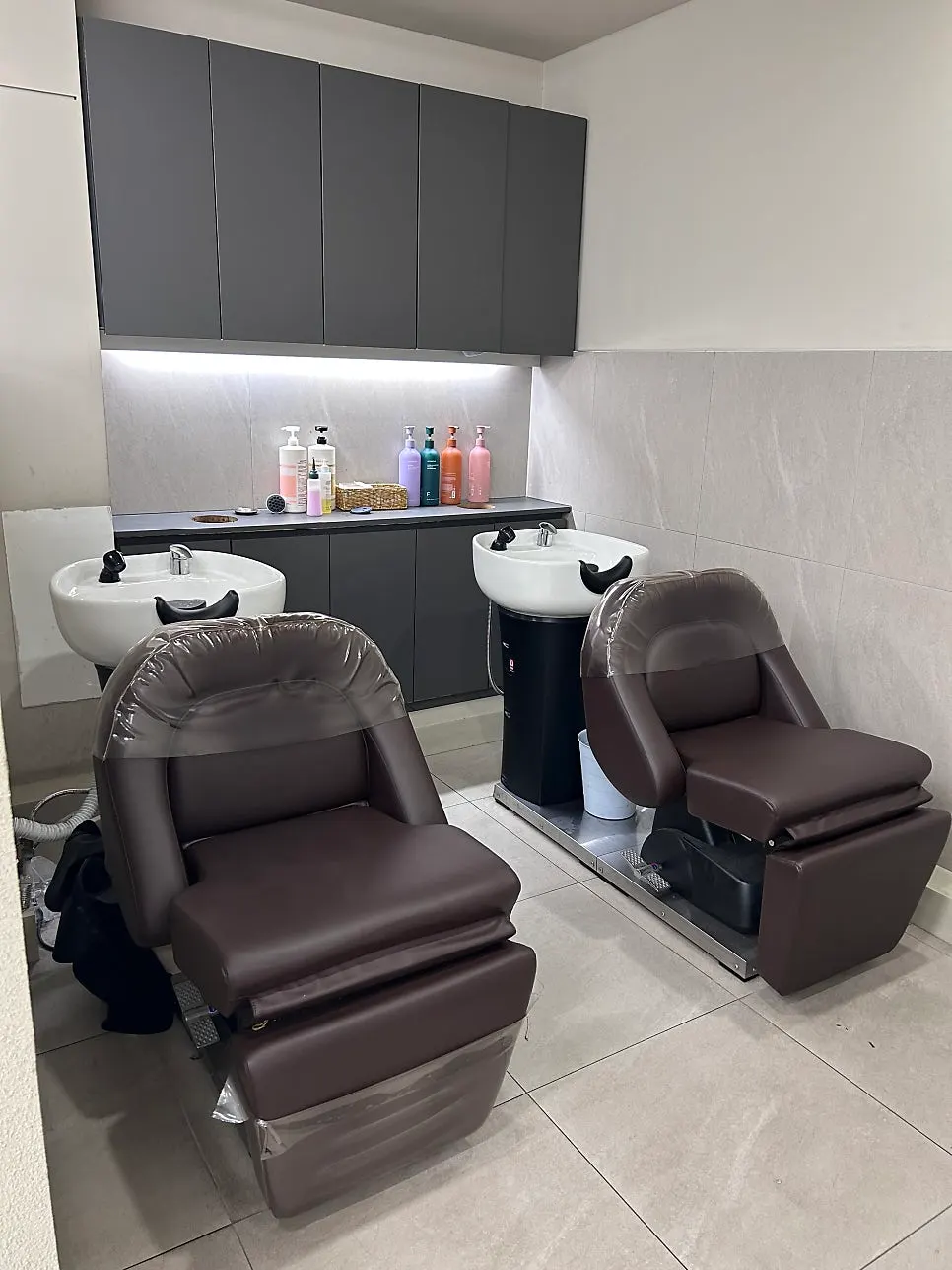 Waiting seats and decor at Beorn Hair Cheongdam