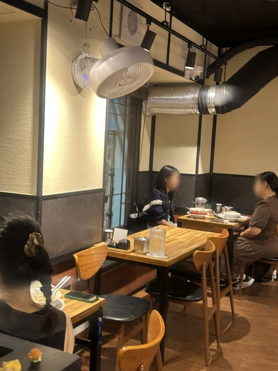 라멘 한 그릇 먹기 좋은 매장 분위기
