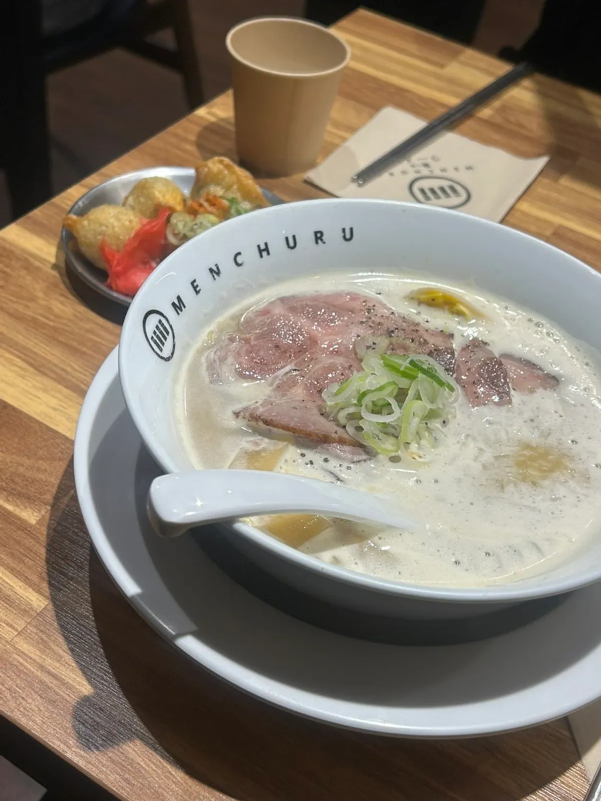 숟가락으로 떠올린 토리파이탄 닭육수