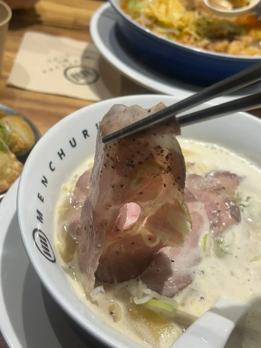 토리파이탄 라멘 면 들어올린 모습