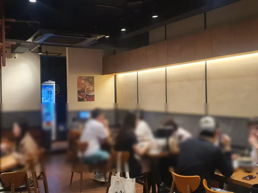 멘츠루 어린이대공원점 테이블석 쪽 내부