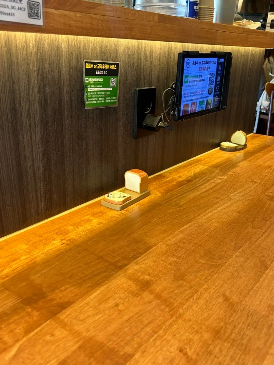 Mentsuru's wood-toned bar-table seating