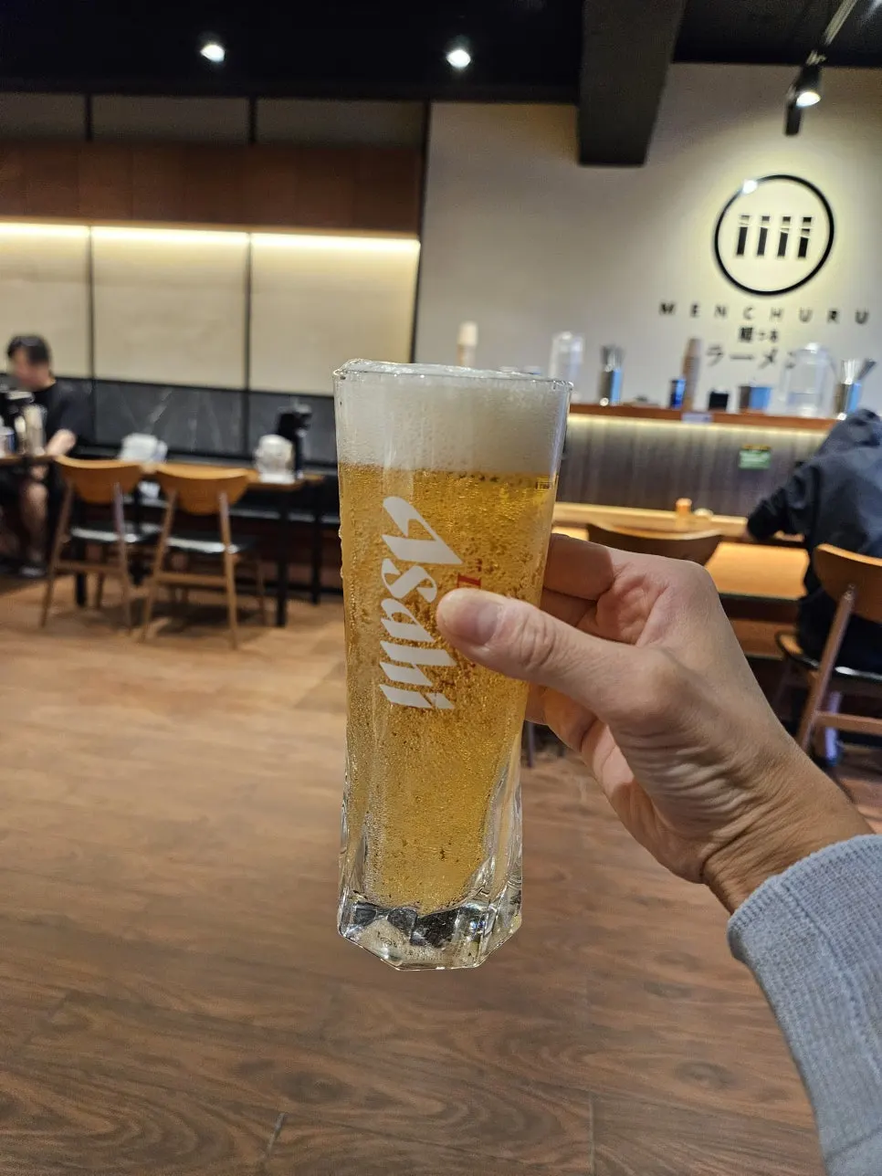 라멘과 함께 마신 생맥주 작은잔