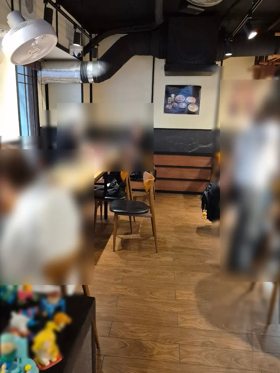 Bar seats on the 1st floor of Mentsuru City Hall Branch