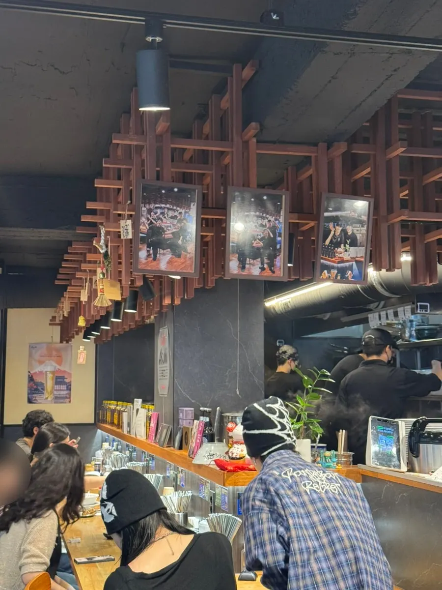 일본풍 인테리어의 멘츠루 시청점 내부