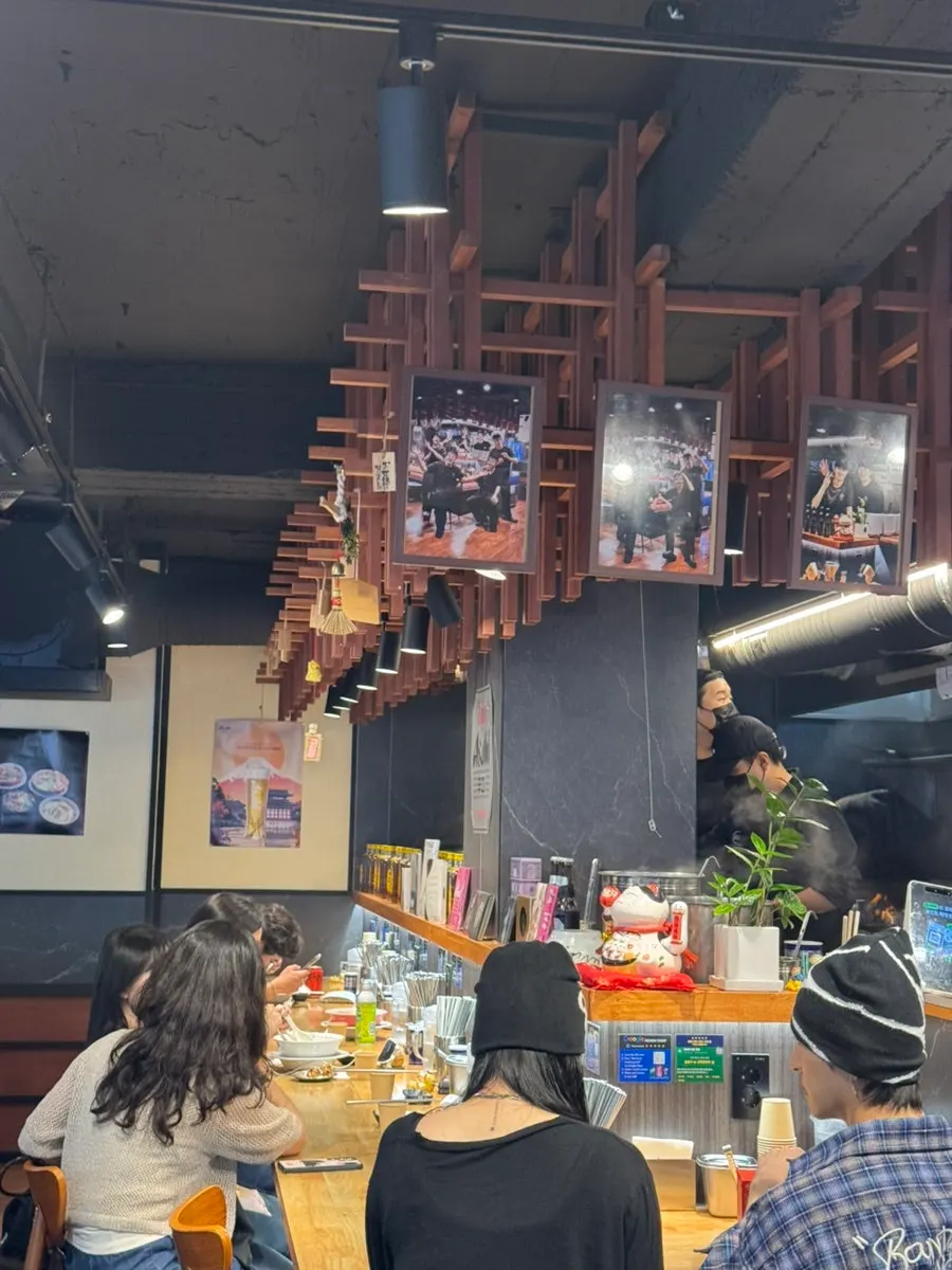 멘츠루 시청점 홀 내부 모습