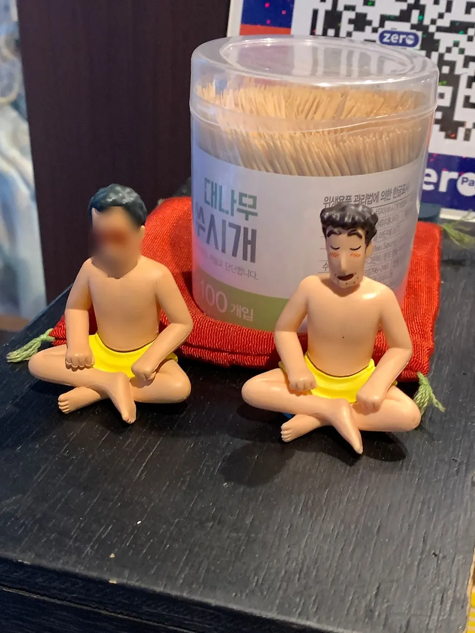 Detail of table decorations at the ramen restaurant