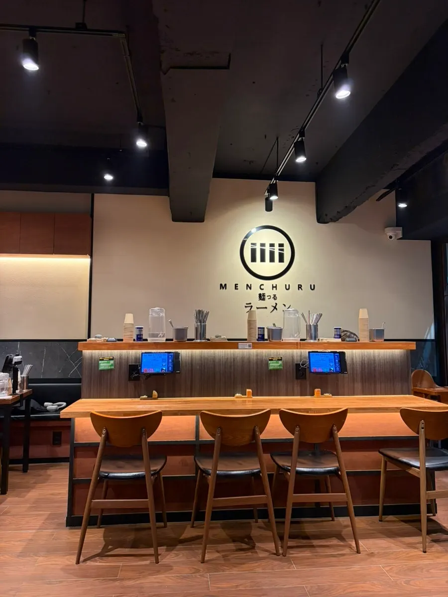 Table seating with individual kiosk at Mentsuru