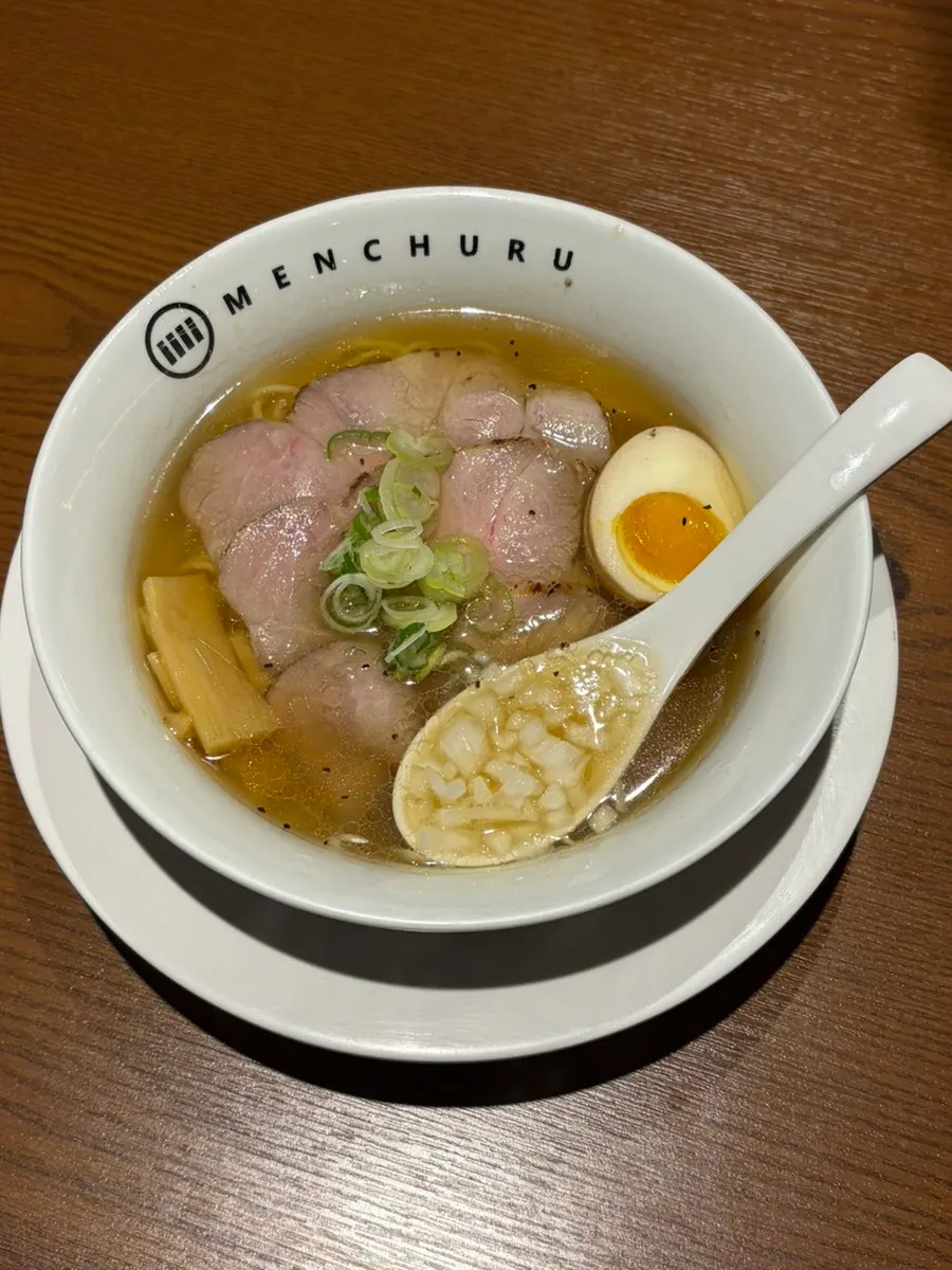 Table setting with the clear-broth shio ramen