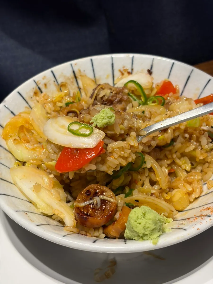 Hormone-don served with cheongyang pepper and wasabi