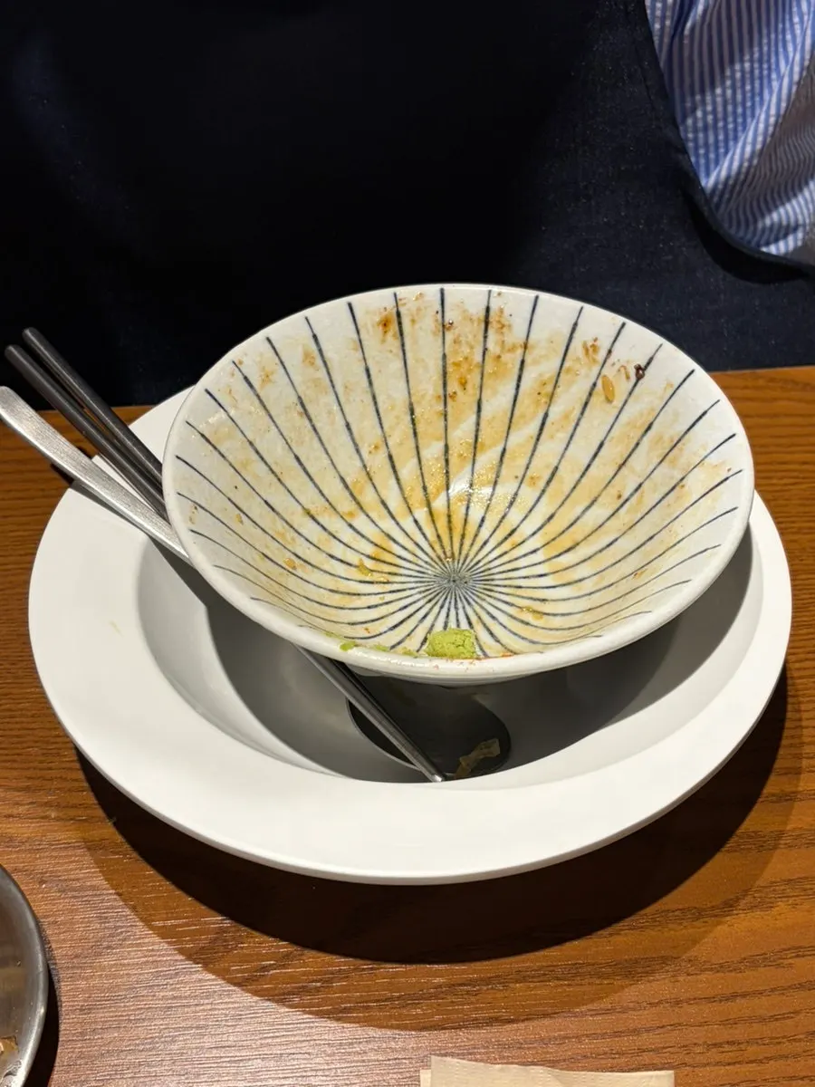 An empty, cleaned-out hormone-don bowl