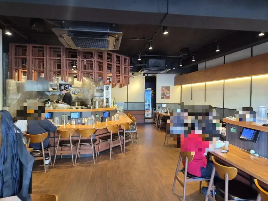 Interior seating at Mentsuru Children's Grand Park Branch