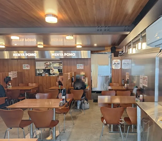 Menya Pomo Seongsu Branch with no wait on a Sunday afternoon