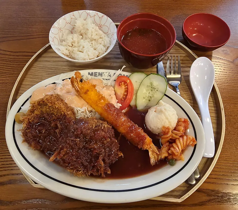 Hanwoo mince katsu set with Hanwoo katsu and shrimp katsu