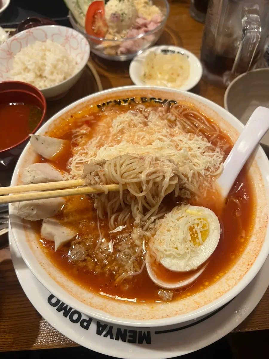 수비드 닭가슴살이 올라간 치킨토마토라멘
