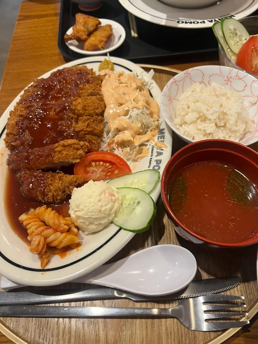 가라아게와 스페셜밥이 포함된 세트 구성