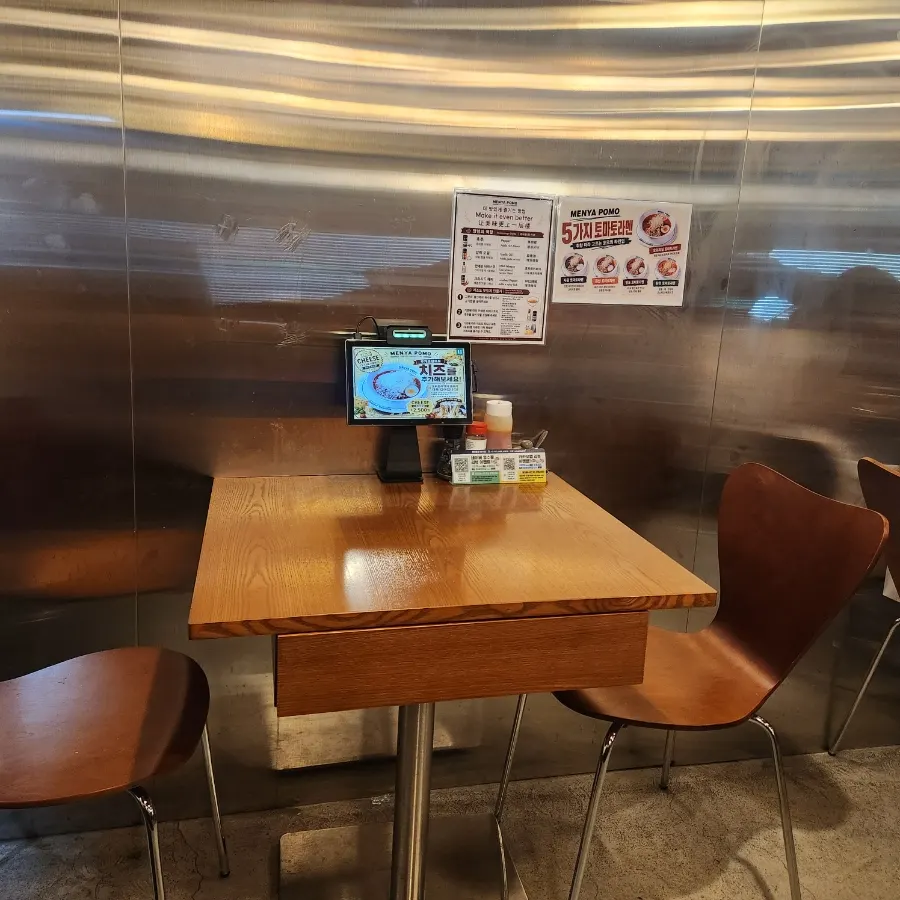 Interior of Menya Pomo Seongsu Branch decorated in wood tones