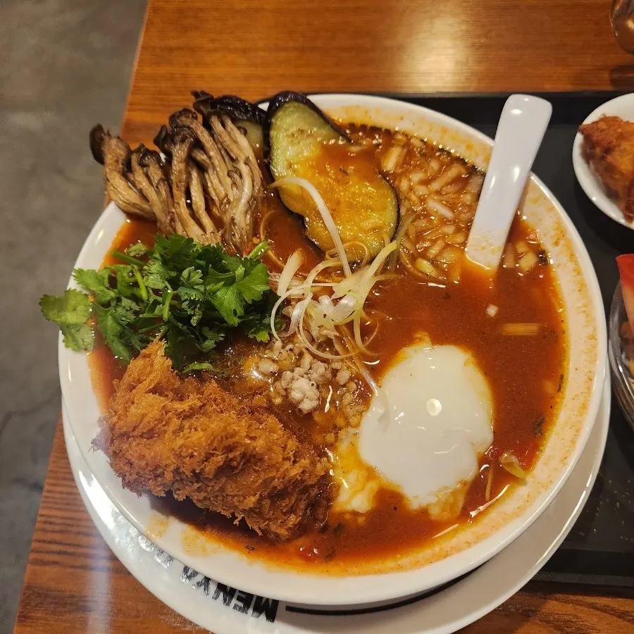 Cheese tomato ramen topped with melted cheese