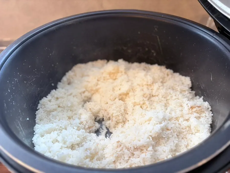 Rice cooker and freshly cooked rice at the self-serve bar