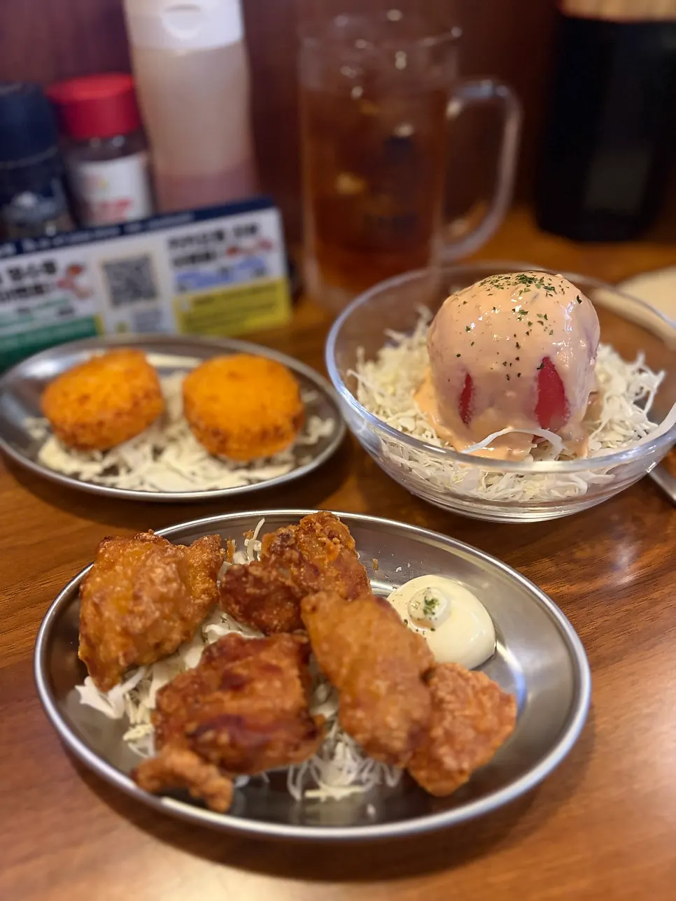 먼저 나온 가라아게와 토마토 샐러드