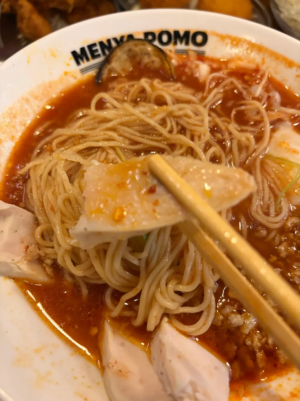 한우카츠와 닭고기 수비드가 든 토마토라멘